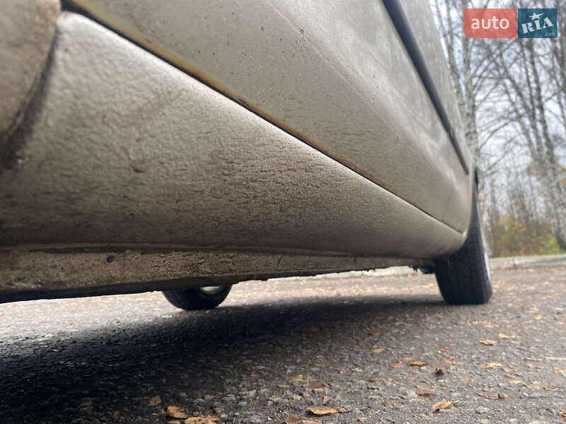 Седан Mazda 323 1999 в Харькове