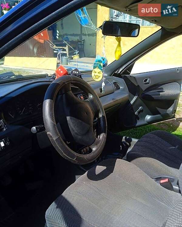 Седан Mazda 323 1994 в Липовій Долині