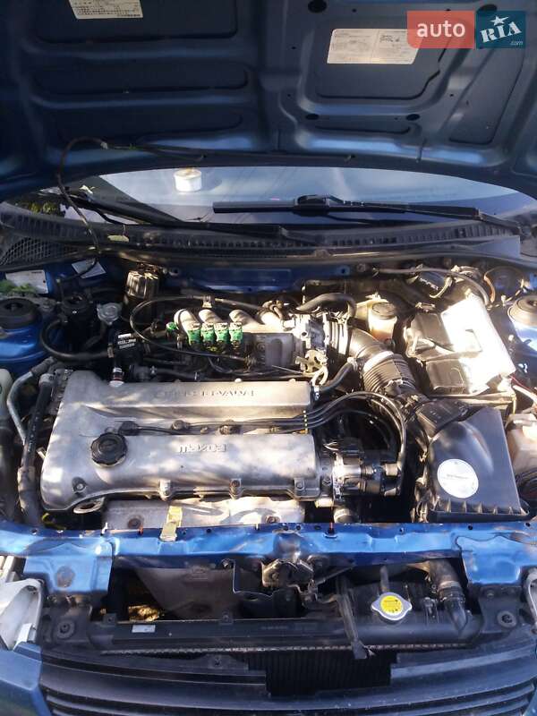 Седан Mazda 323 1998 в Жмеринке