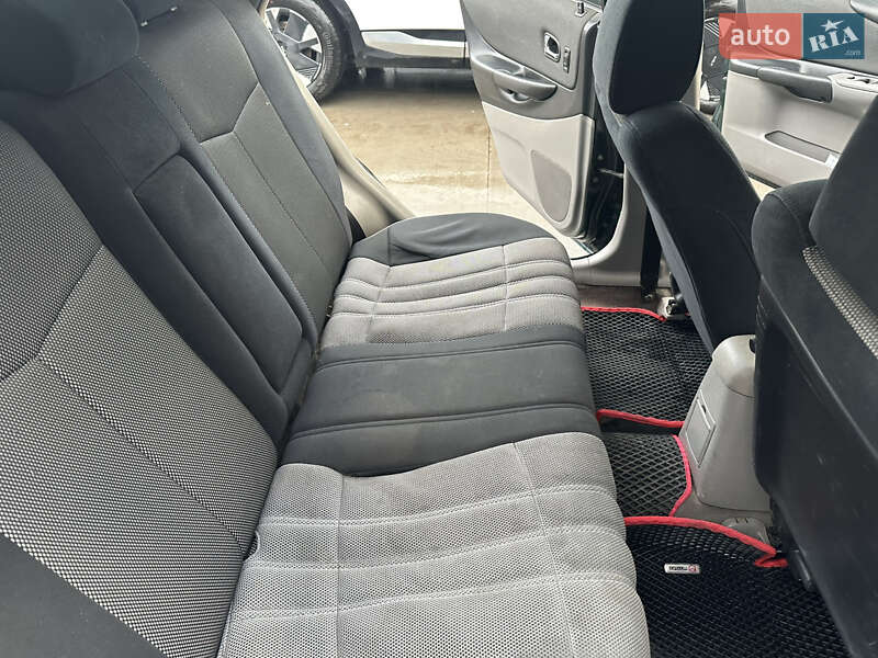 Седан Mazda 323 2003 в Бердичеве