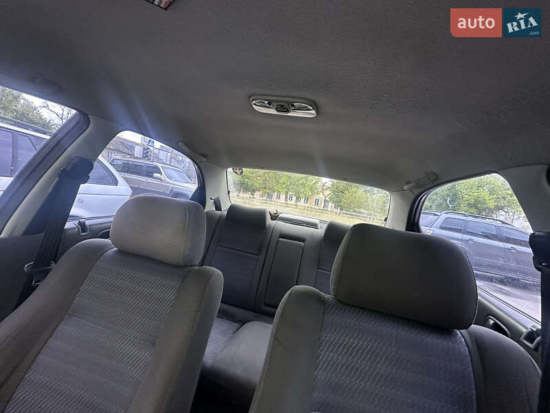 Седан Mazda 323 1996 в Миколаєві