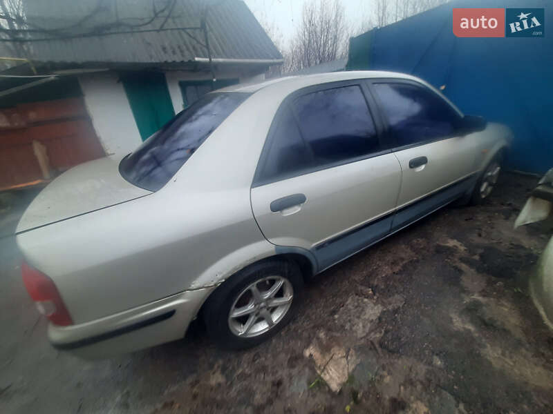 Седан Mazda 323 1998 в Бишеві