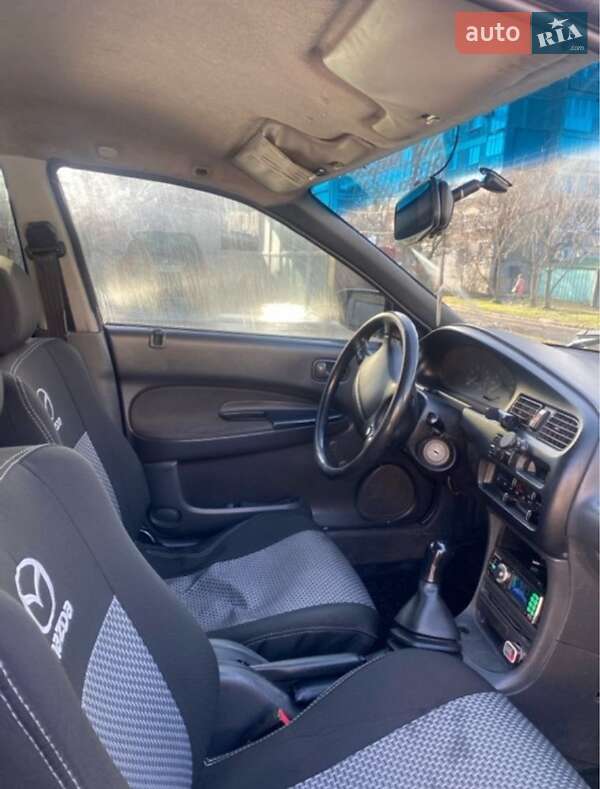 Седан Mazda 323 1994 в Олександрії