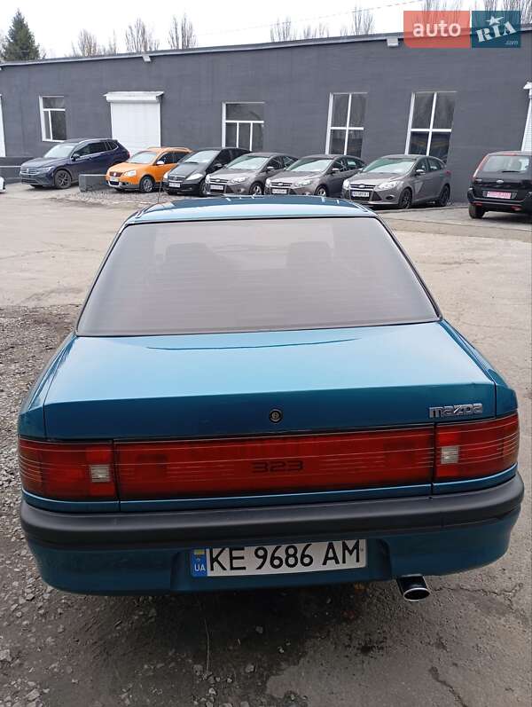 Седан Mazda 323 1995 в Кам'янському