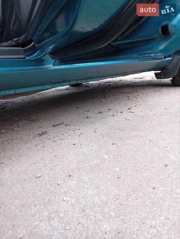 Седан Mazda 323 1995 в Кам'янському