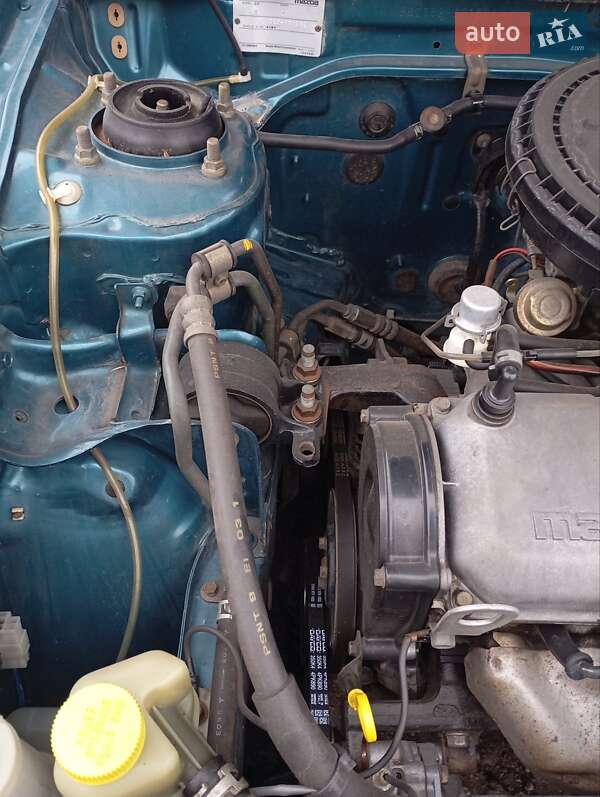 Седан Mazda 323 1995 в Кам'янському