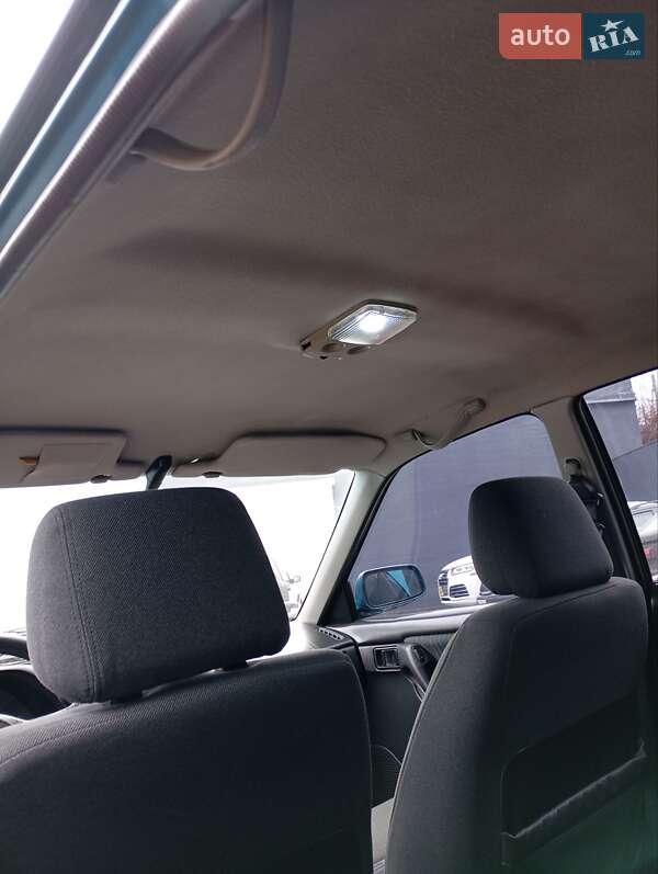 Седан Mazda 323 1995 в Кам'янському