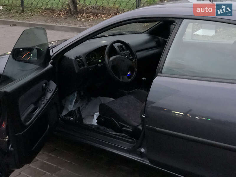 Хетчбек Mazda 323 1998 в Харкові