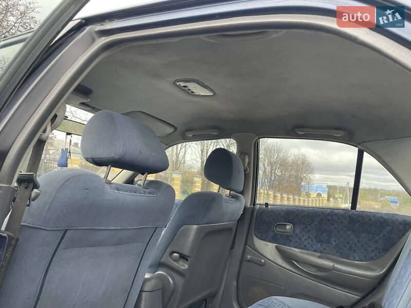 Седан Mazda 323 1999 в Тульчині