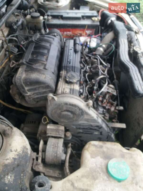 Седан Mazda 323 1992 в Новомиргороде