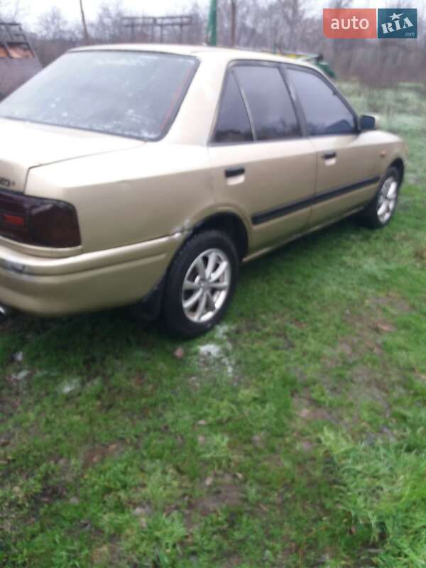 Седан Mazda 323 1992 в Новомиргороде