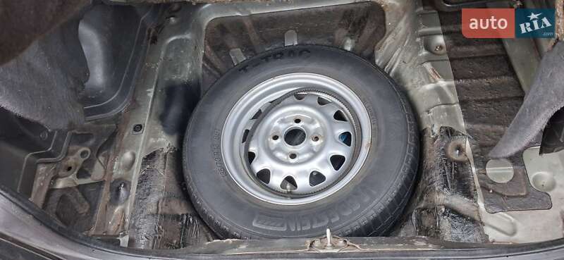 Седан Mazda 323 1994 в Таращі