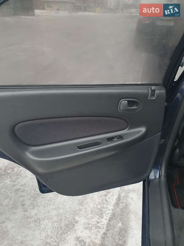 Седан Mazda 323 1998 в Киеве фото 10 Седан Mazda 323 1998 в Киеве