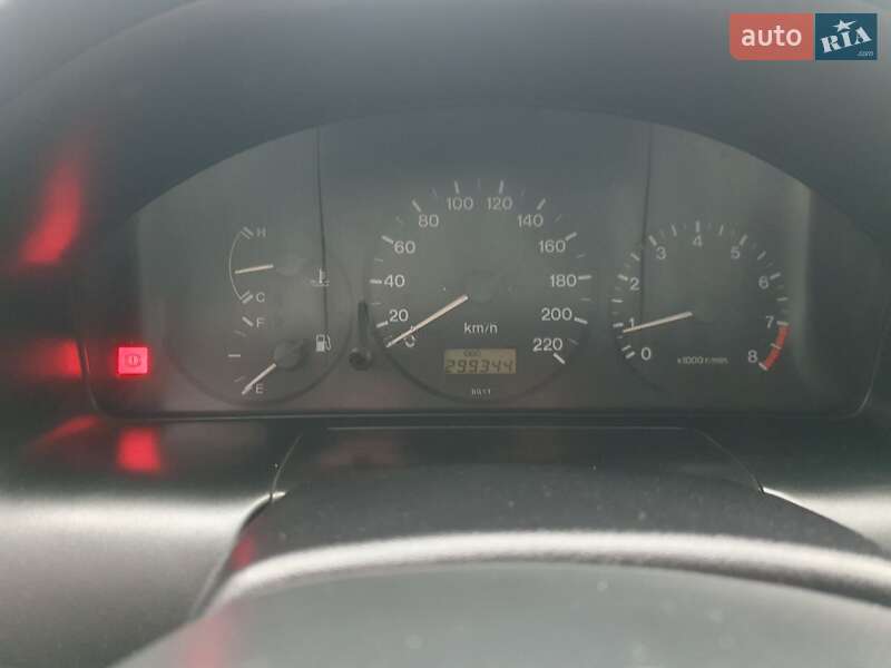Седан Mazda 323 1998 в Киеве фото 27 Седан Mazda 323 1998 в Киеве