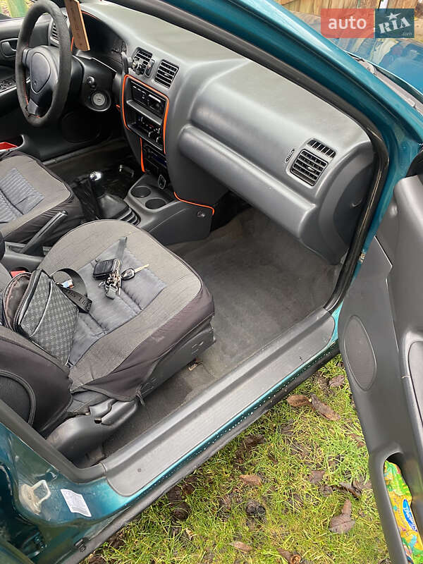 Седан Mazda 323 1997 в Бродах