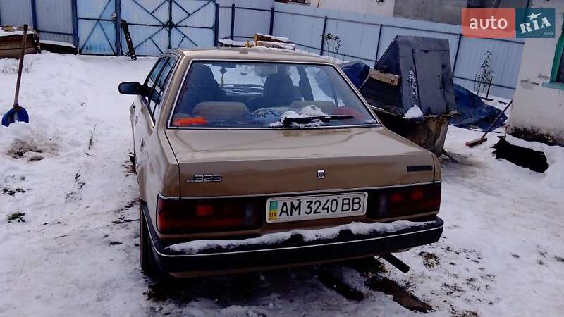 Седан Mazda 323 1987 в Житомире