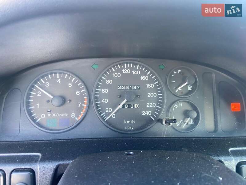 Хэтчбек Mazda 323 1994 в Днепре