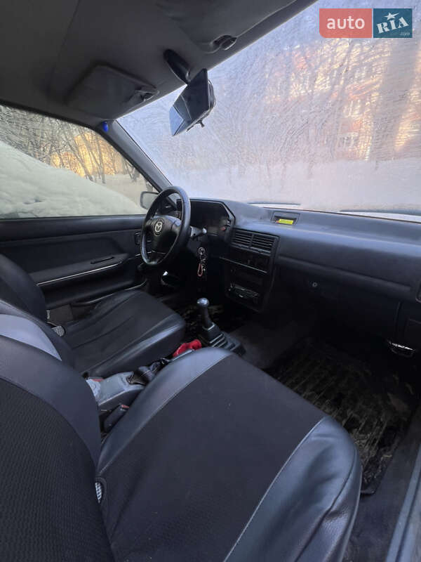 Хэтчбек Mazda 323 1987 в Хмельницком