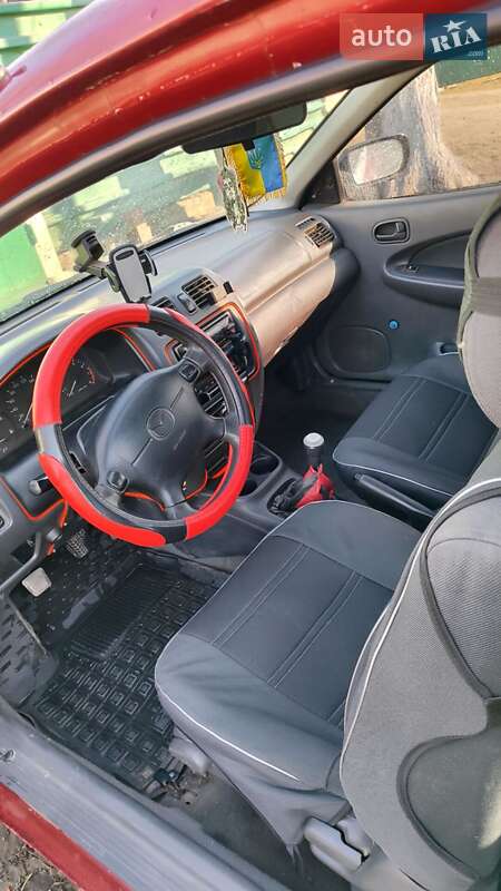 Хетчбек Mazda 323 1998 в Слобожанському