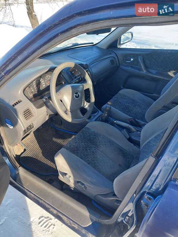 Хетчбек Mazda 323 2001 в Сарнах