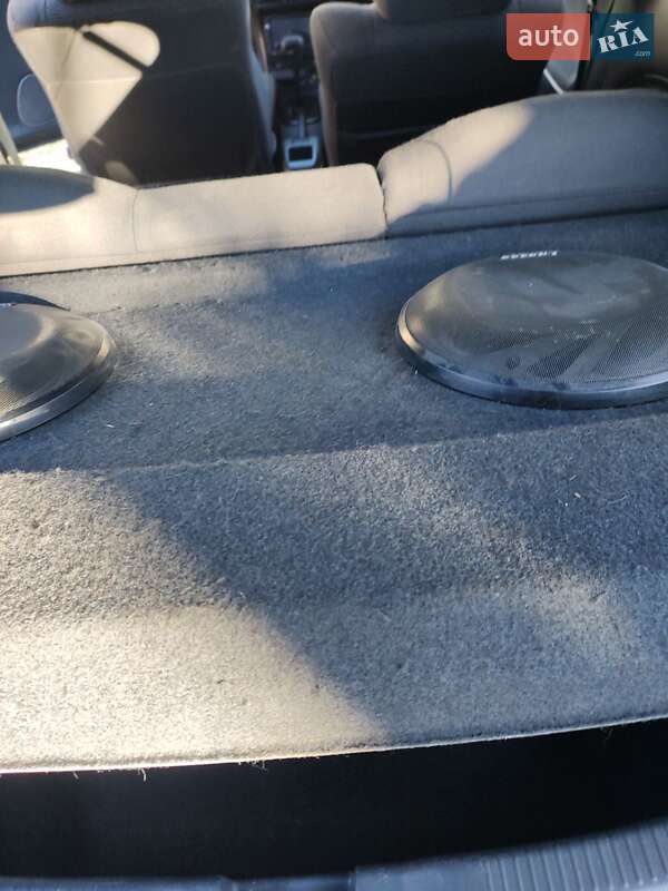 Хэтчбек Mazda 323 1996 в Остроге