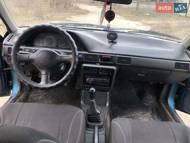 Седан Mazda 323 1995 в Білгороді-Дністровському