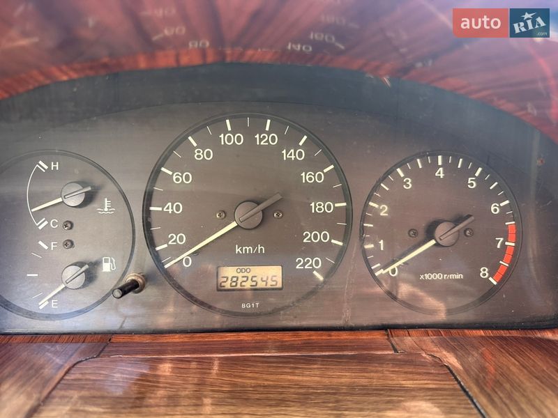 Седан Mazda 323 1997 в Черноморске