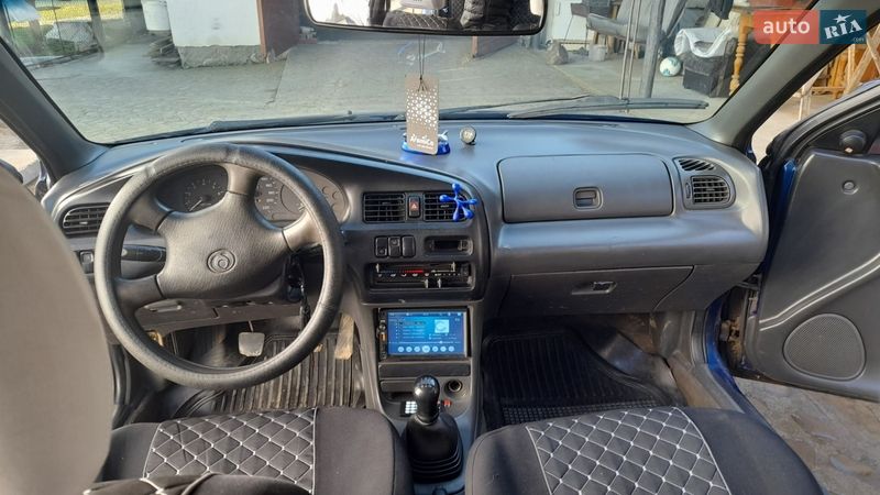 Седан Mazda 323 1996 в Косові