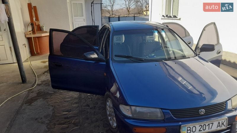 Седан Mazda 323 1996 в Косові