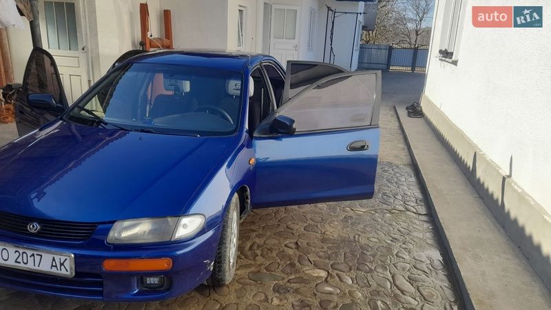 Седан Mazda 323 1996 в Косові