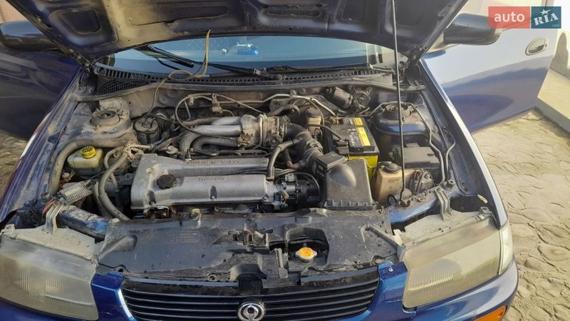 Седан Mazda 323 1996 в Косові