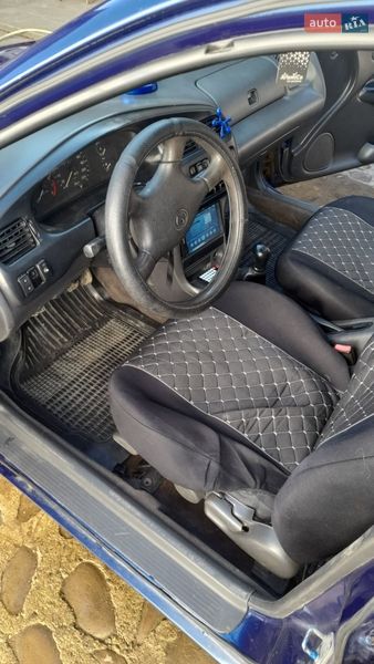 Седан Mazda 323 1996 в Косові