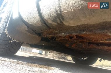 Седан Mazda 323 2002 в Ріпках
