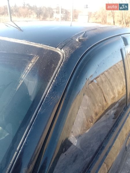Седан Mazda 323 2002 в Ріпках
