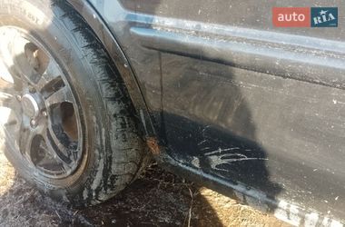 Седан Mazda 323 2002 в Ріпках