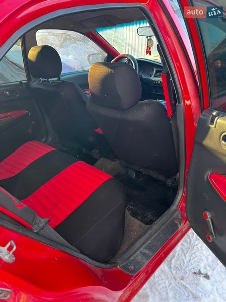 Седан Mazda 323 1995 в Стреховцы