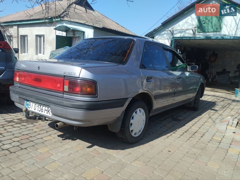 Седан Mazda 323 1989 в Полтаве