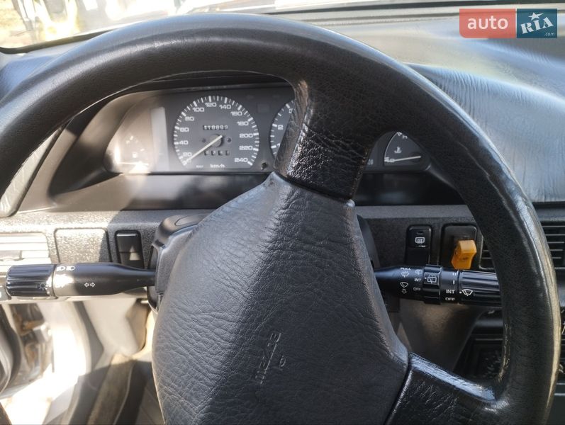 Седан Mazda 323 1989 в Полтаве