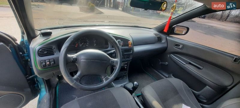 Седан Mazda 323 1996 в Кривом Роге