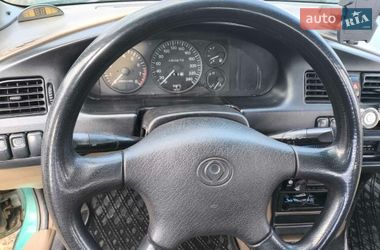 Седан Mazda 323 1995 в Узине