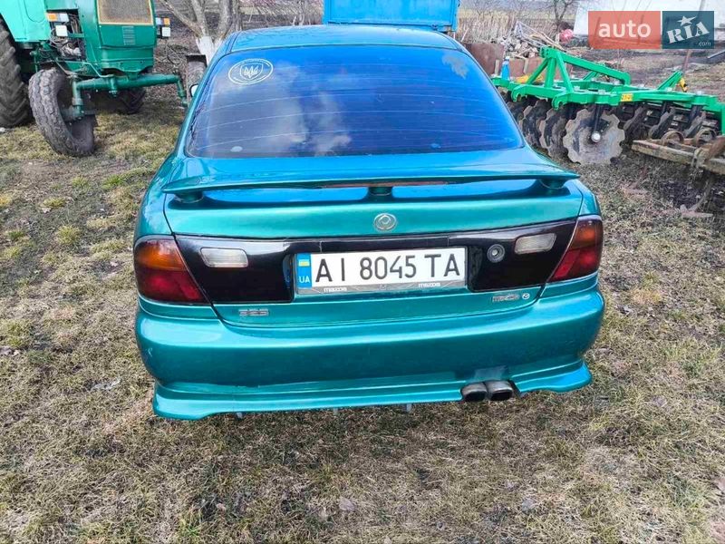 Седан Mazda 323 1995 в Узине
