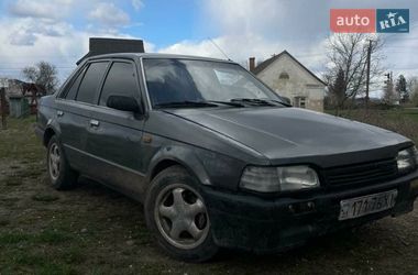 Седан Mazda 323 1989 в Стрые