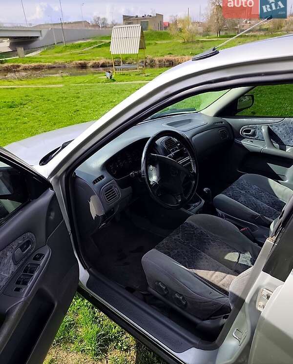 Седан Mazda 323 1998 в Вознесенске