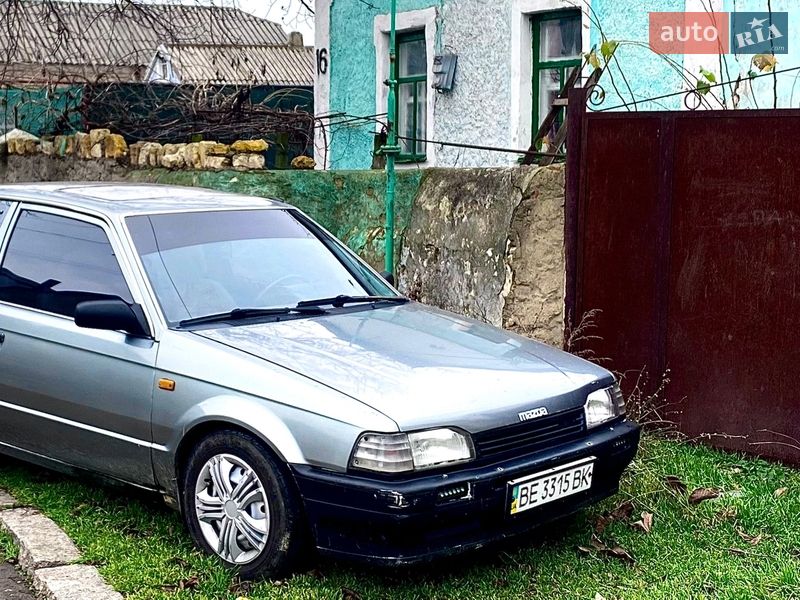 Mazda 323 1988