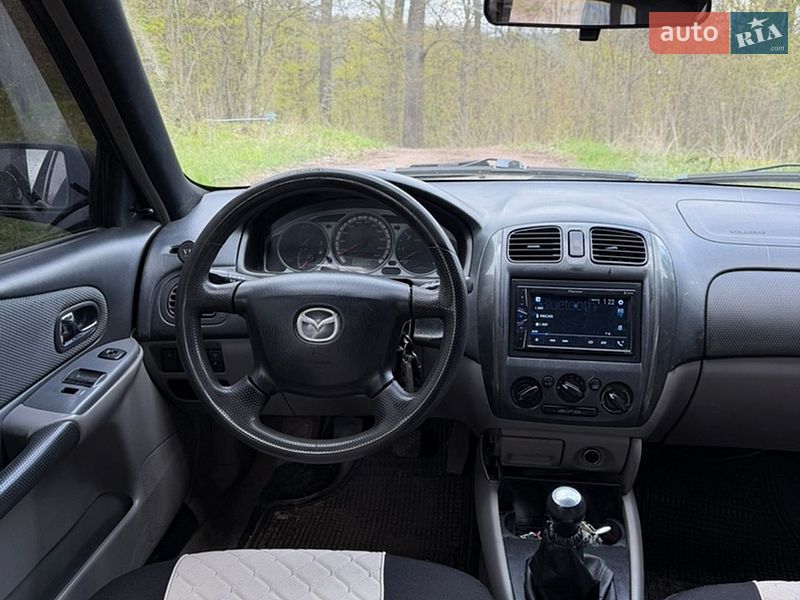 Хэтчбек Mazda 323 2001 в Тростянце