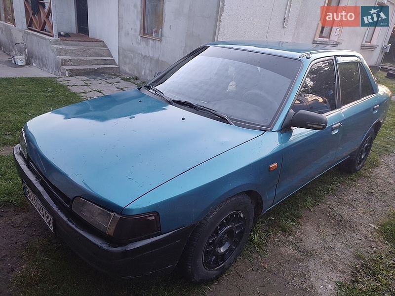 Седан Mazda 323 1993 в Кременце