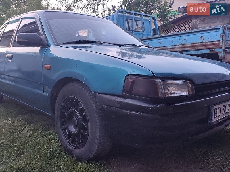 Седан Mazda 323 1993 в Кременце