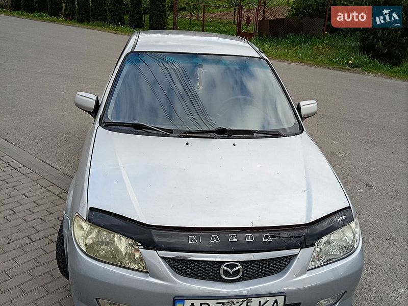 Седан Mazda 323 2002 в Львове