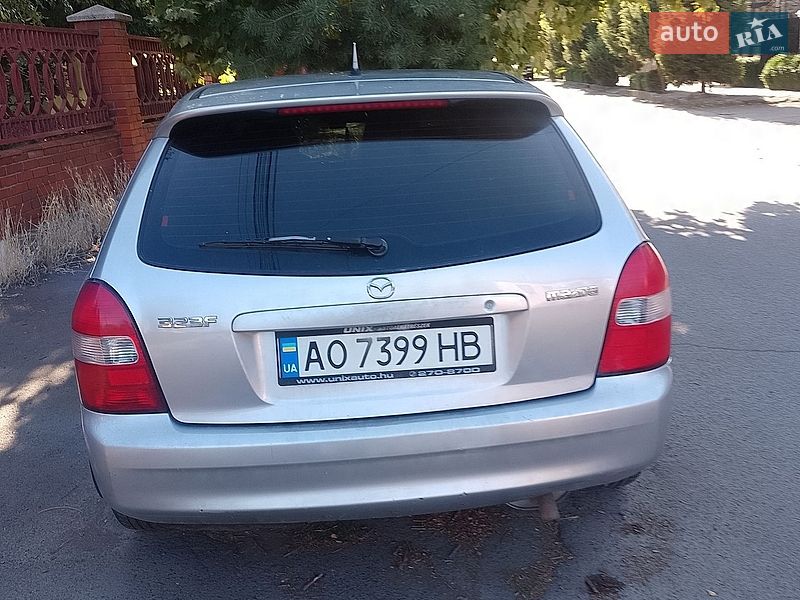 Хэтчбек Mazda 323 2000 в Берегово