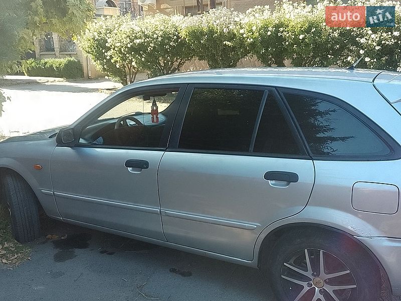 Хэтчбек Mazda 323 2000 в Берегово
